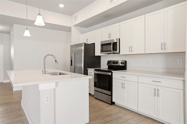 Building Photo - 870 Columbia St