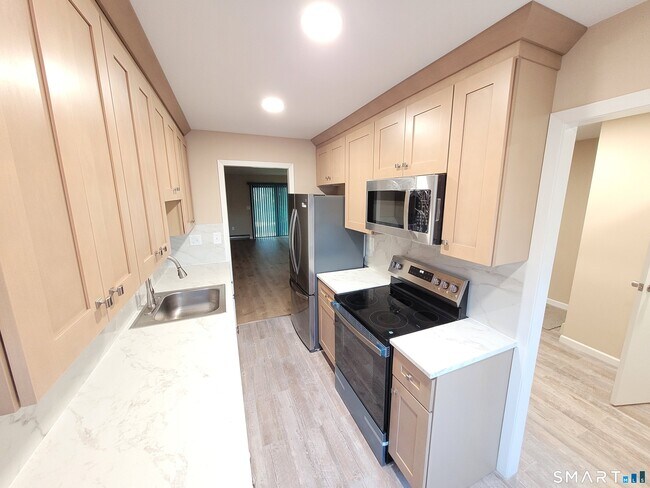 Building Photo - 22 Dogwood Ct