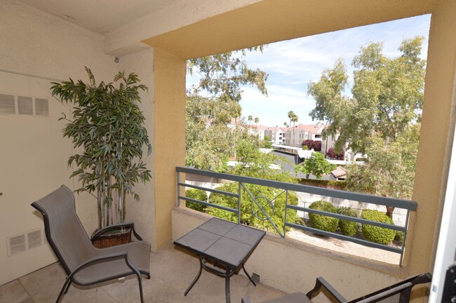 Building Photo - Meridian Luxury 2 Bd | 2 Ba Condo .