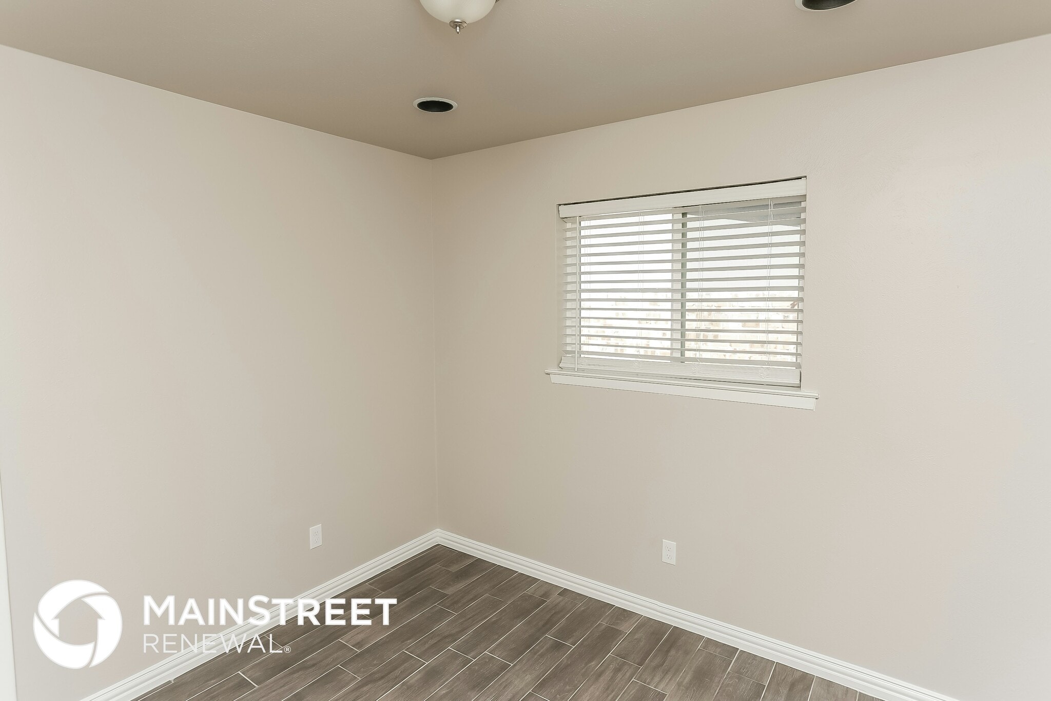 Building Photo - 717 Ponderosa Dr