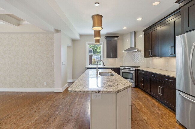 Building Photo - 3739 Hyde Park Ave