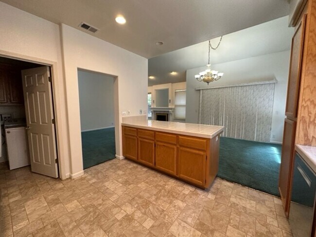 Building Photo - Gem of a rental home in East Davis