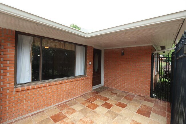 Building Photo - 4018 Nenana Dr