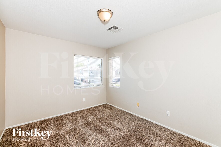 Building Photo - 528 E Brown Breeches Ave