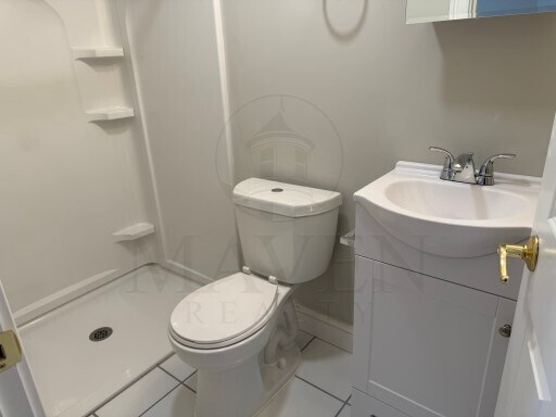 Building Photo - 60 Bonair St