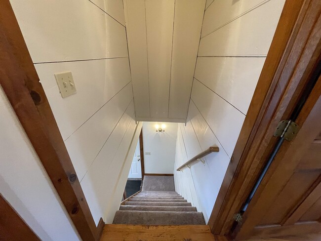 Building Photo - 454 Main St