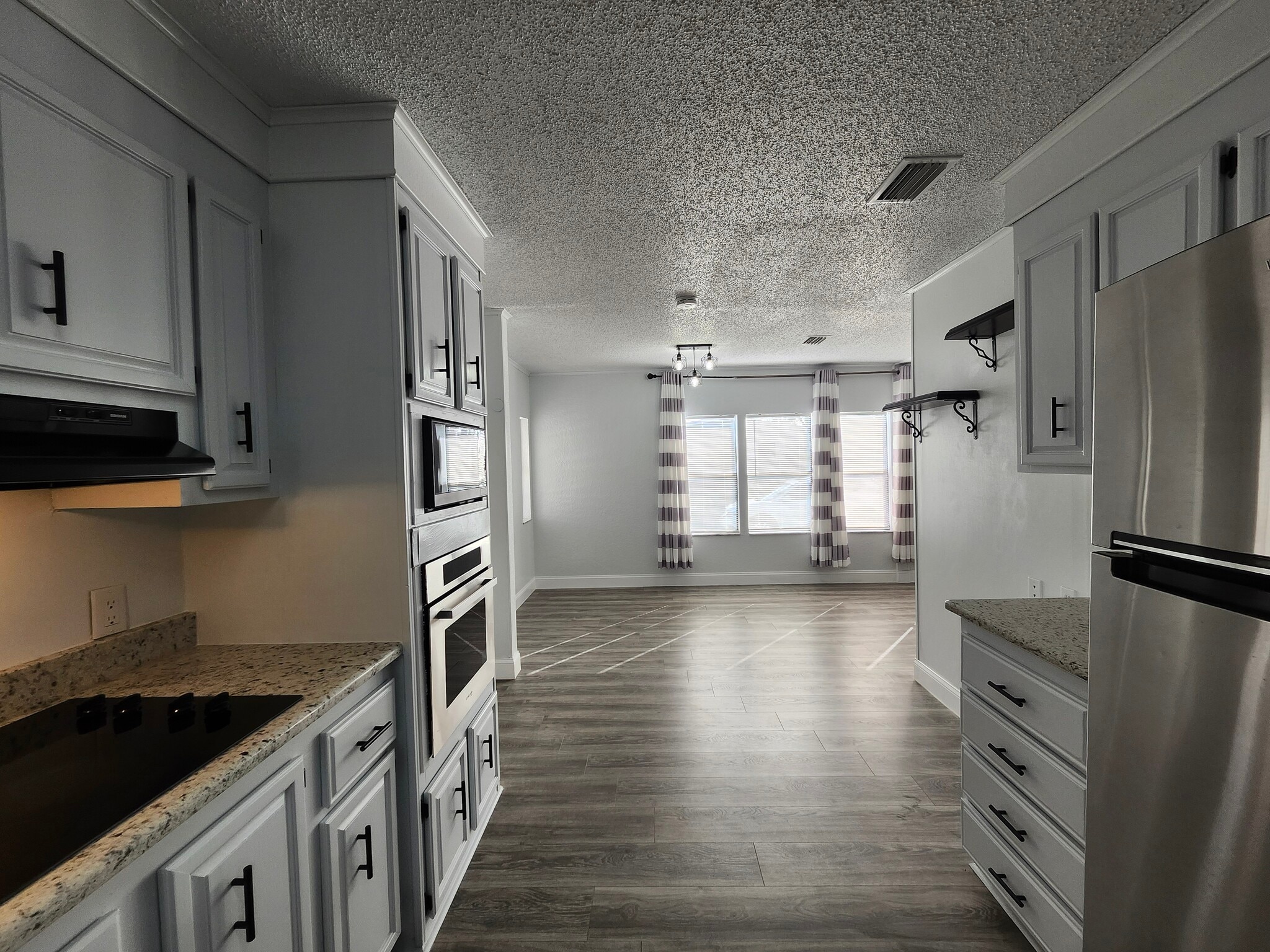 Building Photo - 1527 Black Forest Dr