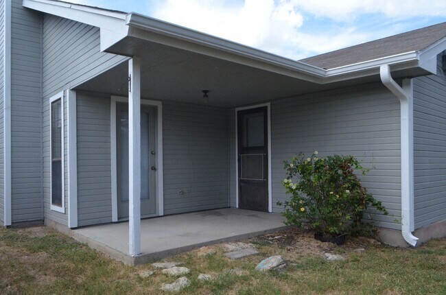 Building Photo - 104 Spur Dr