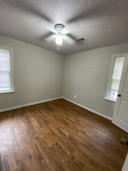 Building Photo - 2119 Pearson Dr