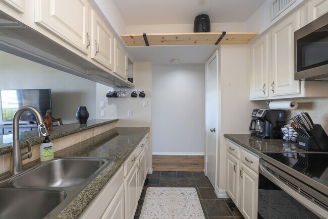 Building Photo - 12600 Melville Dr
