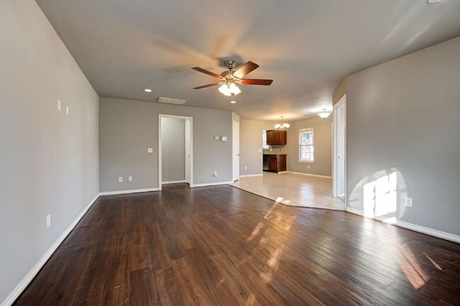 Building Photo - Move in Special !! $250 Off your First Full Month Rent! Beautiful Large 4BD/2BTH Home Near Tinker...