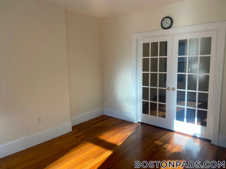 Building Photo - 881 Massachusetts Ave