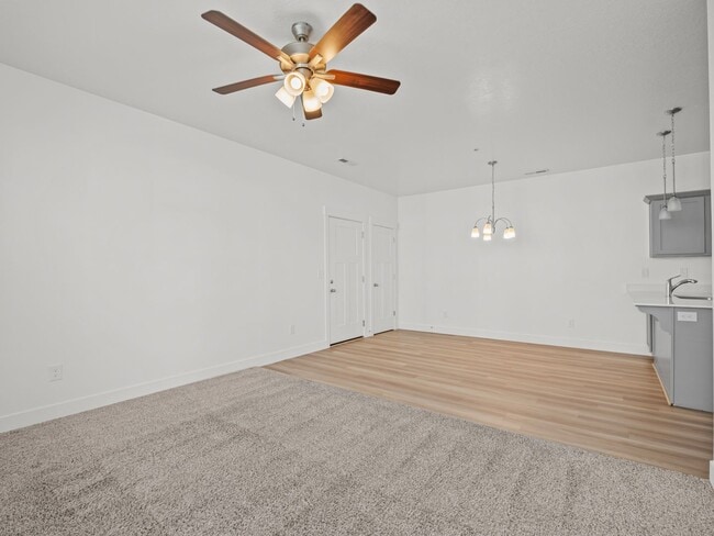 Building Photo - Beautiful home for rent in Saratoga Springs!