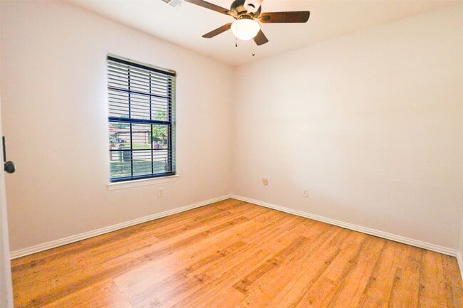 Building Photo - 5223 Jordan Ridge Dr
