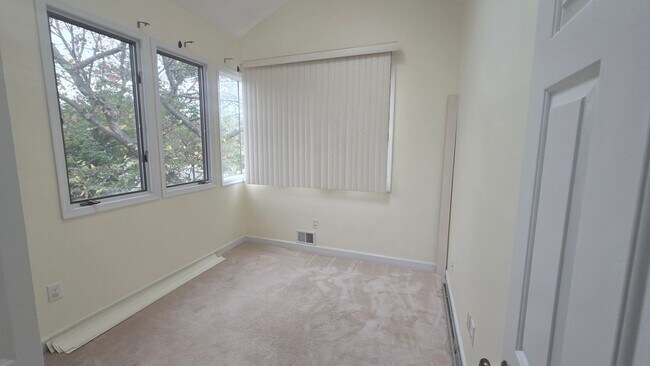 Building Photo - 2 Bedroom 2 Bathroom Townhome