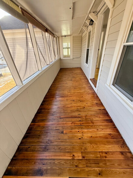 Building Photo - 1045 Pine St