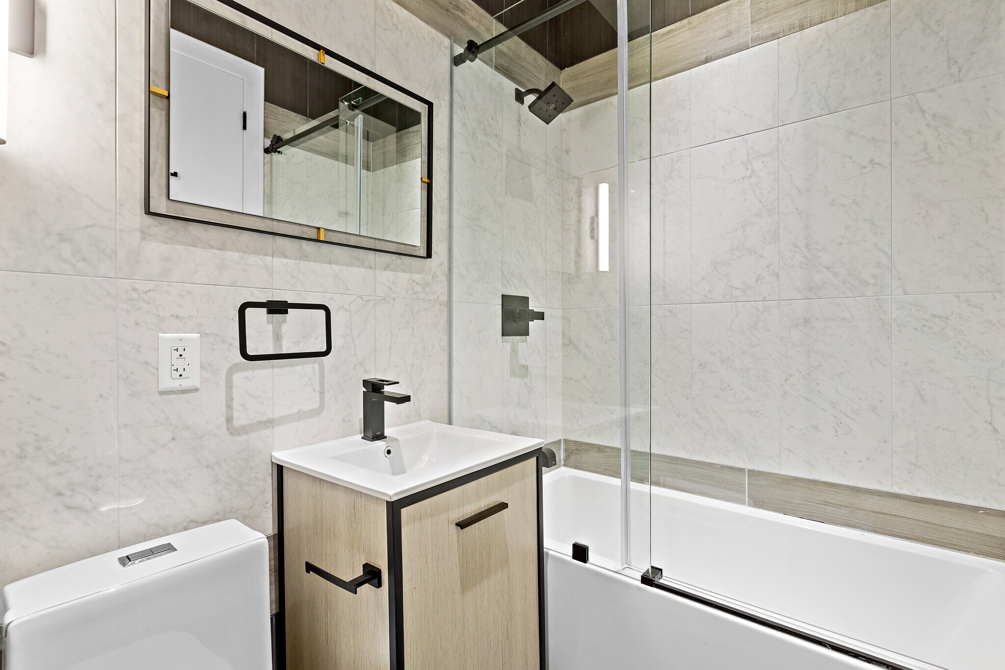 Building Photo - 542 Newark Ave