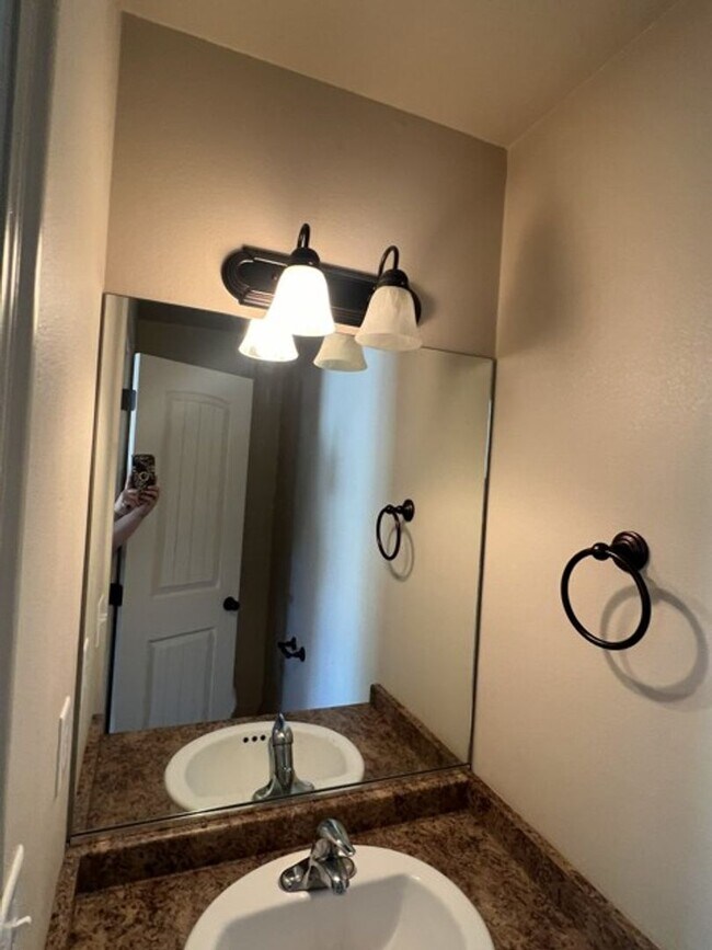 Building Photo - 2747 N Mountain Valley Trl