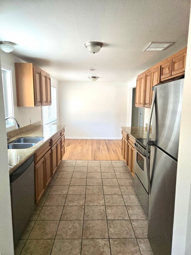 Building Photo - 3613 Grandview Dr W