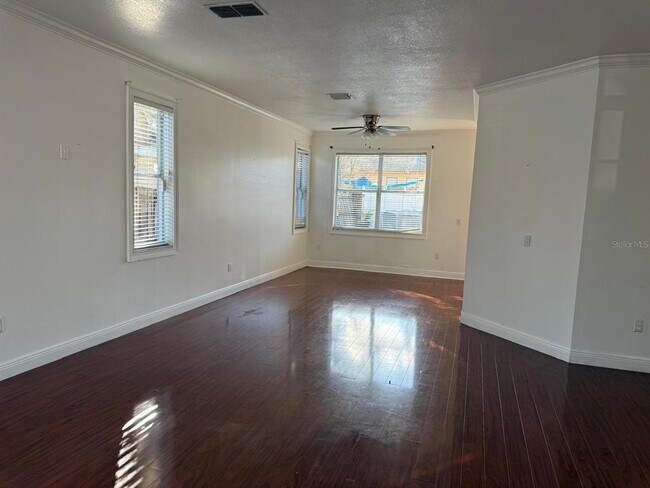 Building Photo - 3208 Fairfield Dr