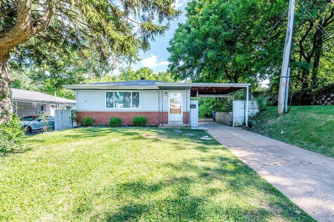 Building Photo - 212 Lakeside Dr