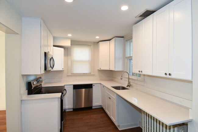 Building Photo - 633 24th St S