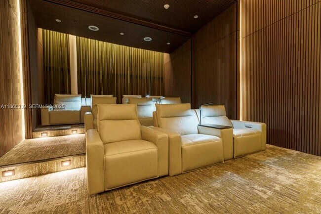 Building Photo - 700 NE 24th St