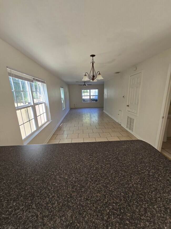 Building Photo - P735