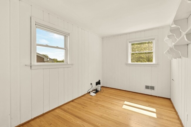 Building Photo - 3111 63rd Pl