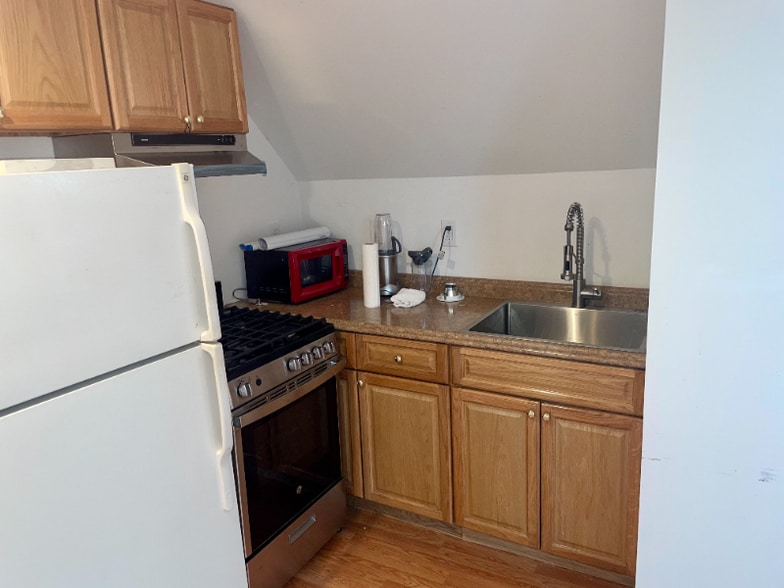 Building Photo - 523 N 5th St