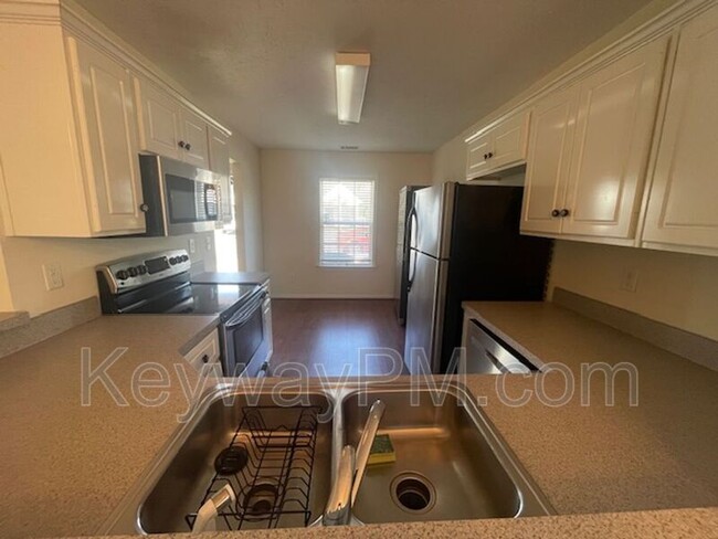 Building Photo - 189 Satomi Way