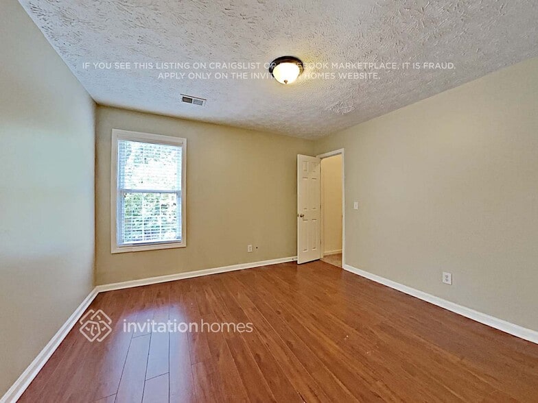 Building Photo - 207 Weatherstone Crossing