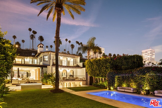 Building Photo - 972 Palisades Beach Rd