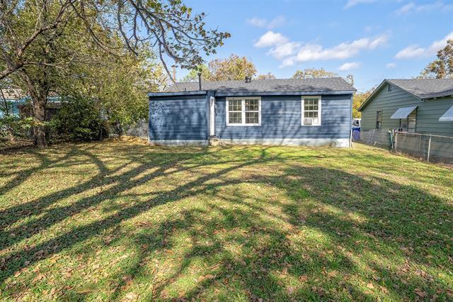 Building Photo - 208 3rd St