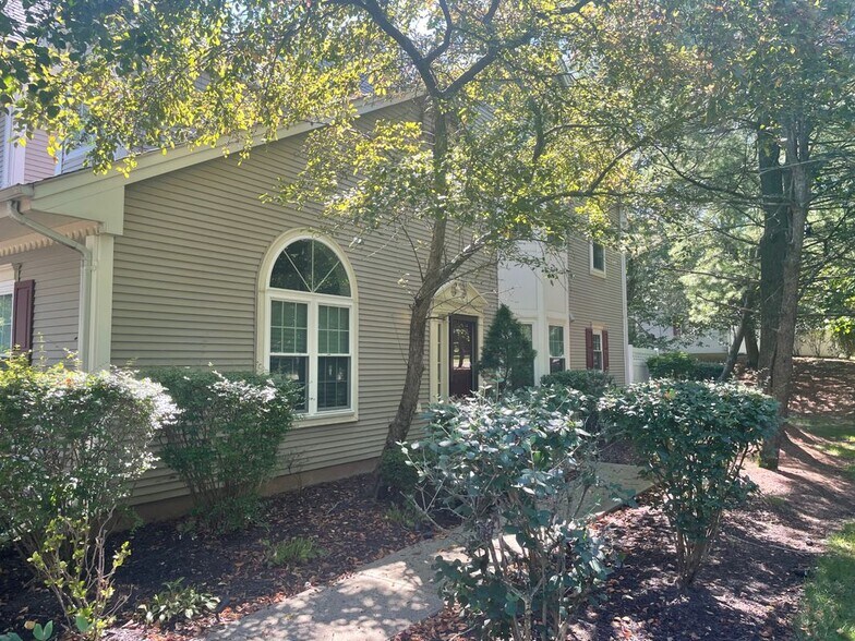 Building Photo - 17 Cameo Ct