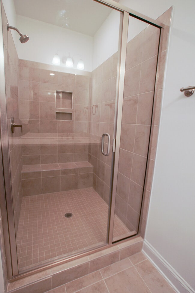 Building Photo - 2024 Eva Pearl Dr