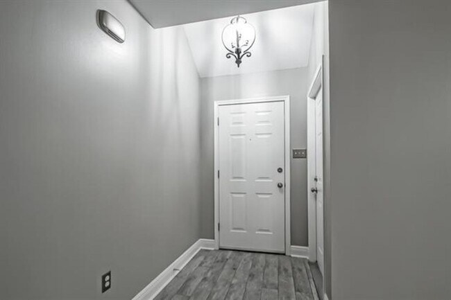 Building Photo - Lovely updated home in Suncrest Subdivision