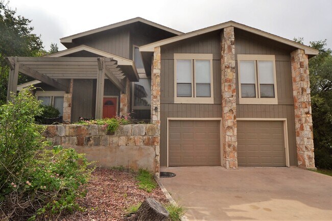 Building Photo - Large 3/2 in Great Hills w/ Treetop Views