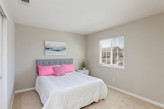 Building Photo - The home we have been looking For !