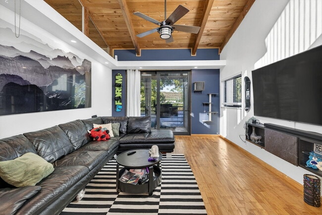 Building Photo - 4491 Crystal Lake Dr