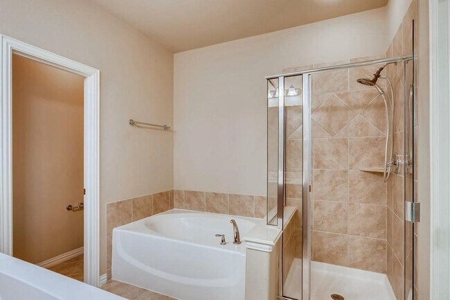 Building Photo - 2753 Calmwood Dr
