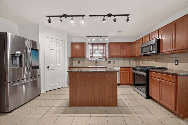Building Photo - 25346 Barmby Dr