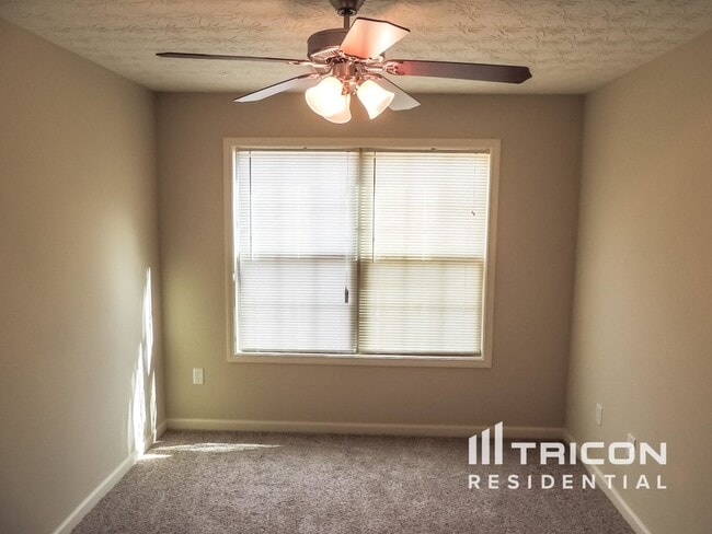 Building Photo - 1028 Weatherwood Pl NE