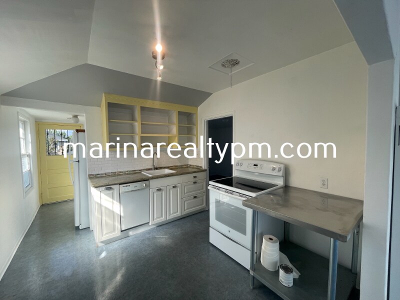 Building Photo - 1716 Marin St