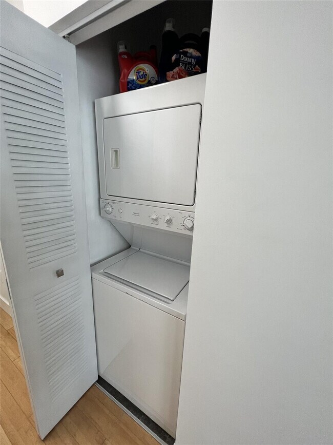 Building Photo - 133 NE 2nd Ave