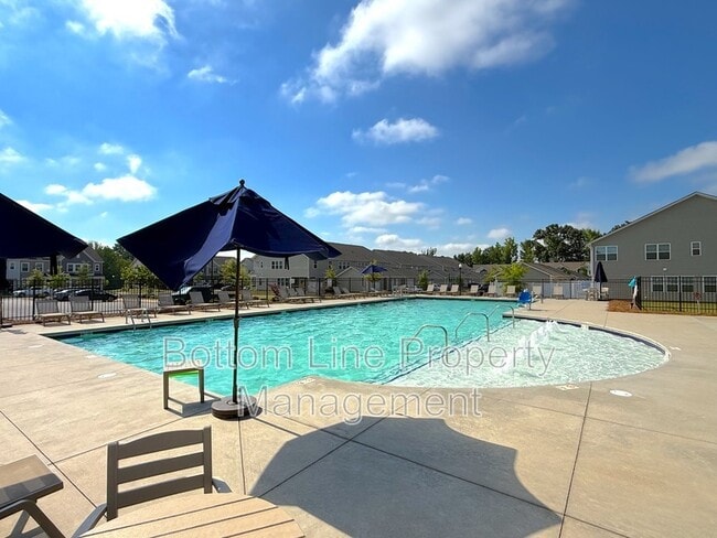 Building Photo - 15708 Country House St