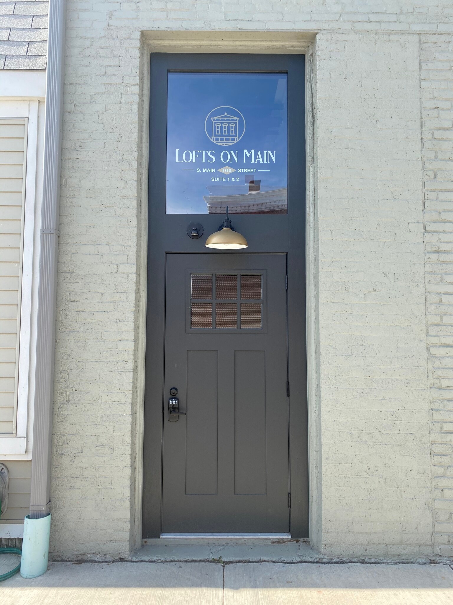 Building Photo - 102 S Main St