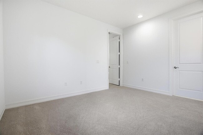 Building Photo - 13023 Riverwalk Cir S