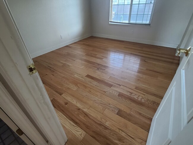 Building Photo - 604 Westwinds Dr