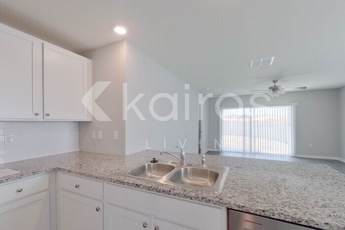 Building Photo - 8681 SW 43rd Ter